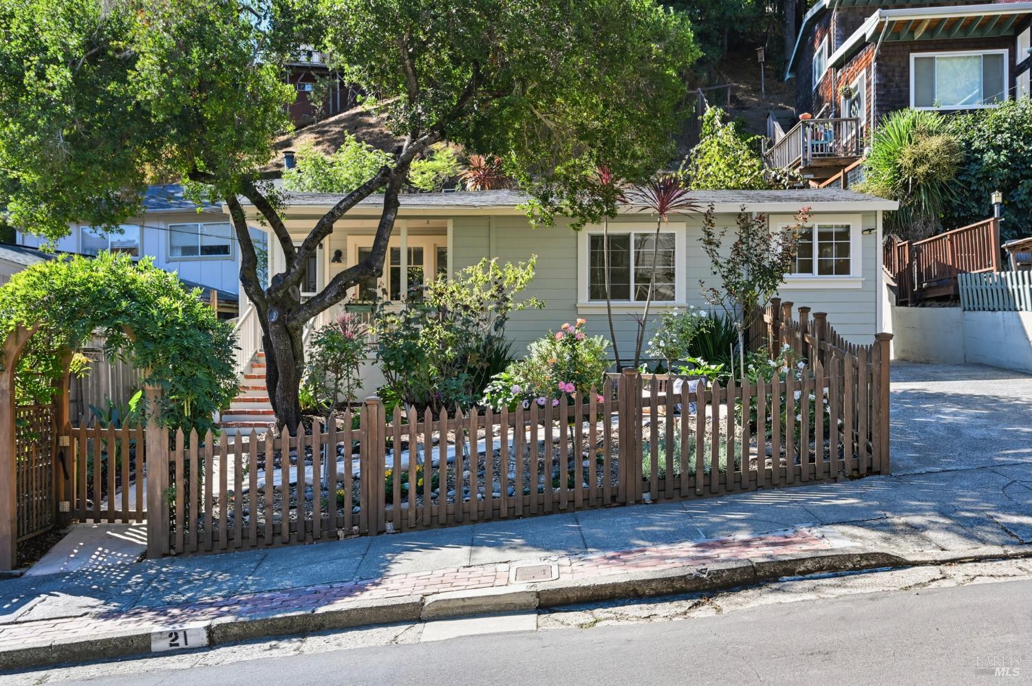 21 Rosemont Avenue