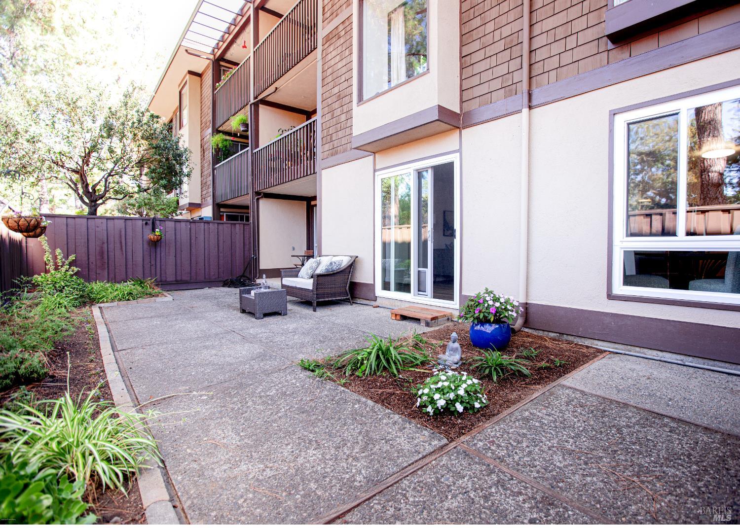 81 Forest Lane