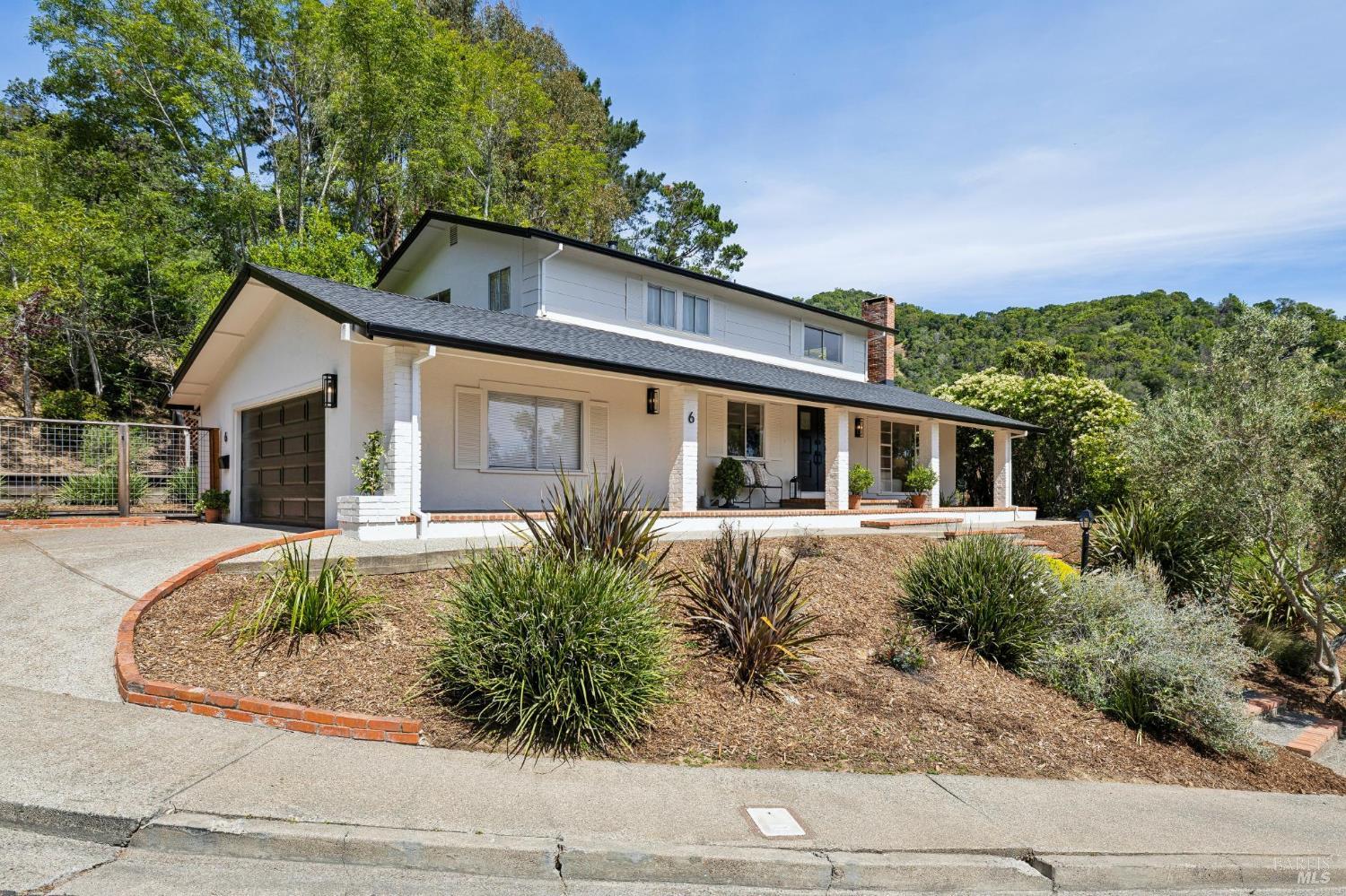 6 Lindenwood Court