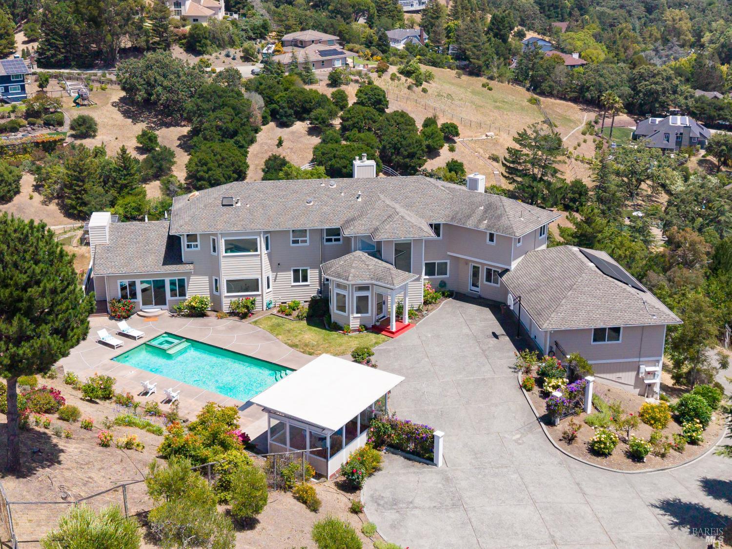 15 Ravine Way