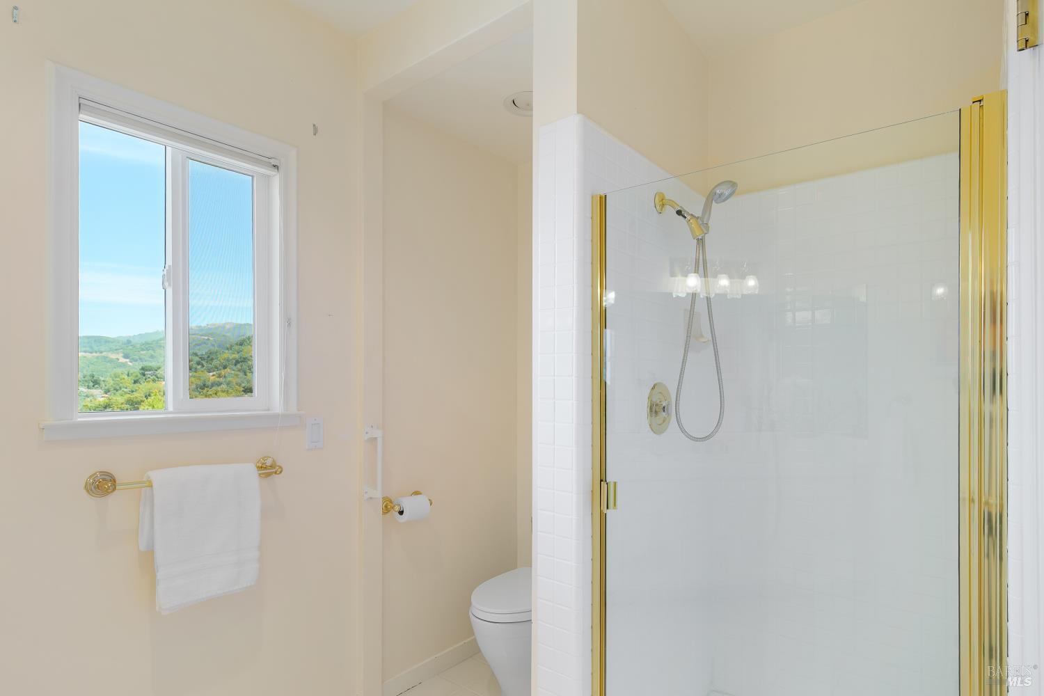 15 Ravine Way