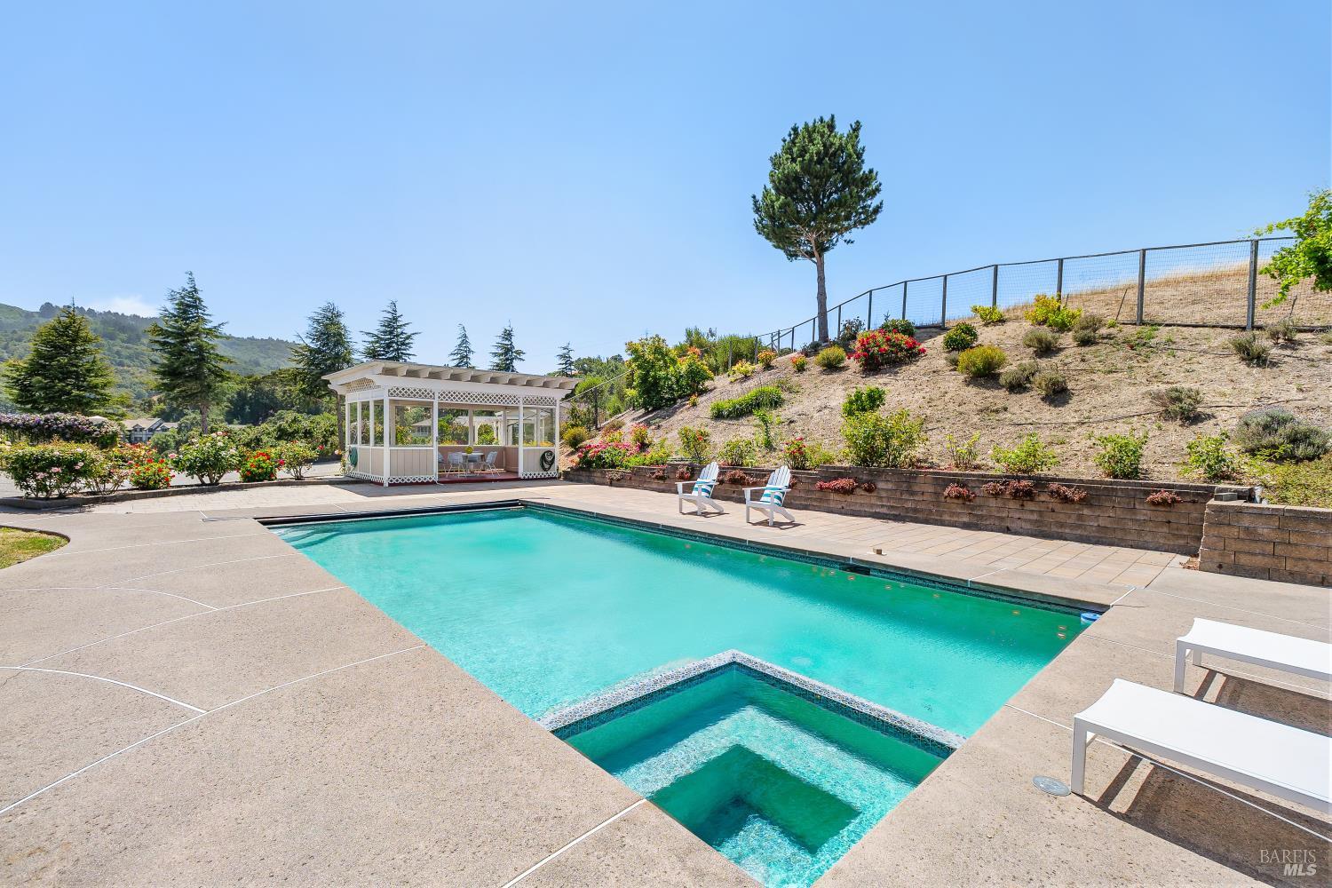 15 Ravine Way