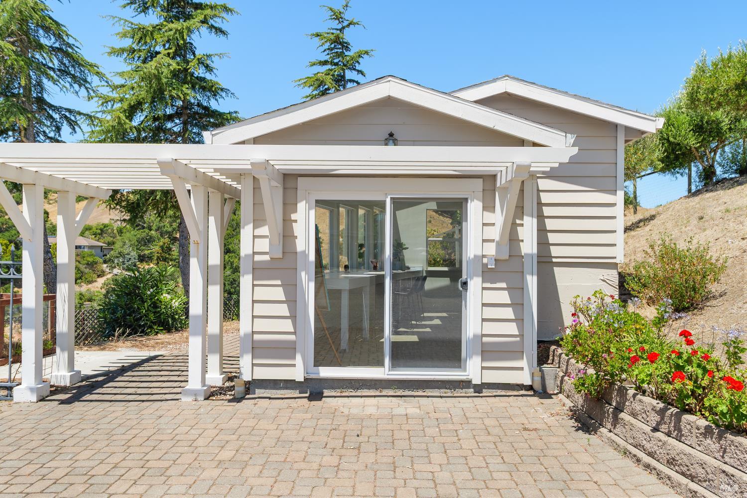15 Ravine Way