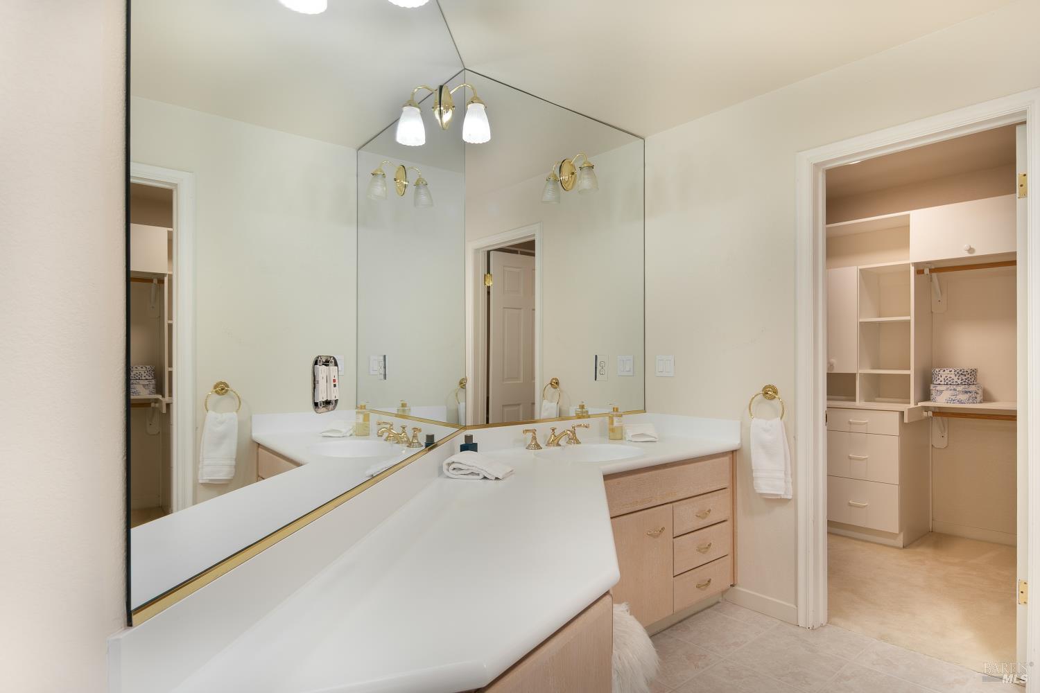 15 Ravine Way