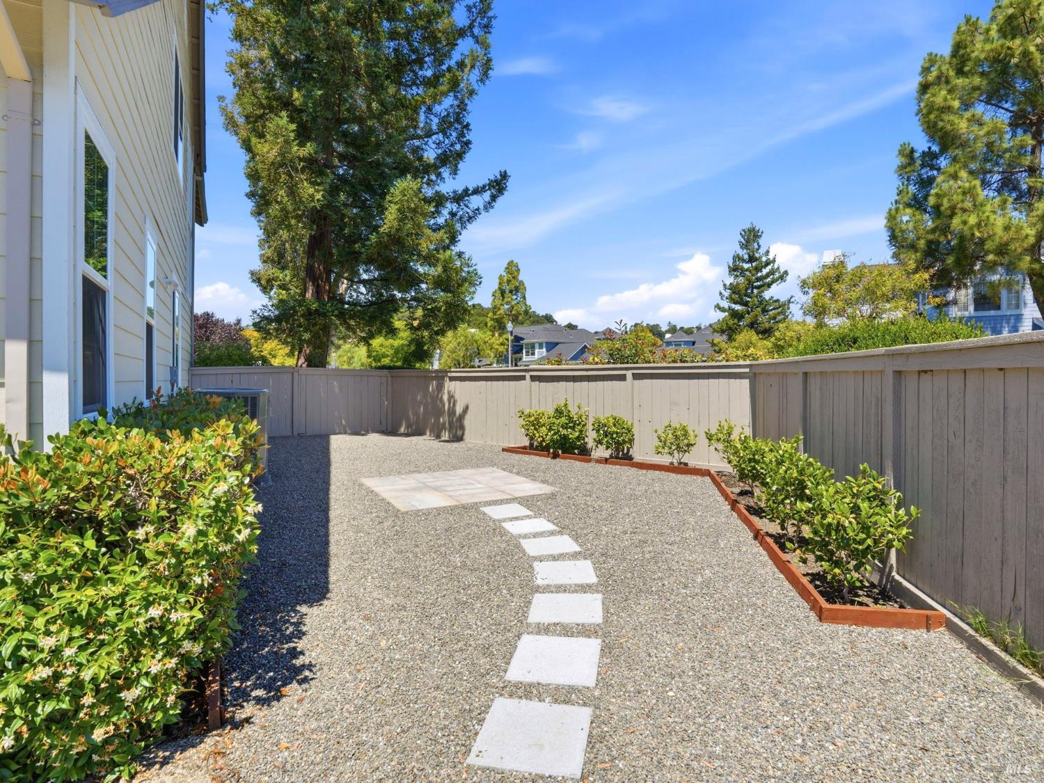 3 Lagoon Court