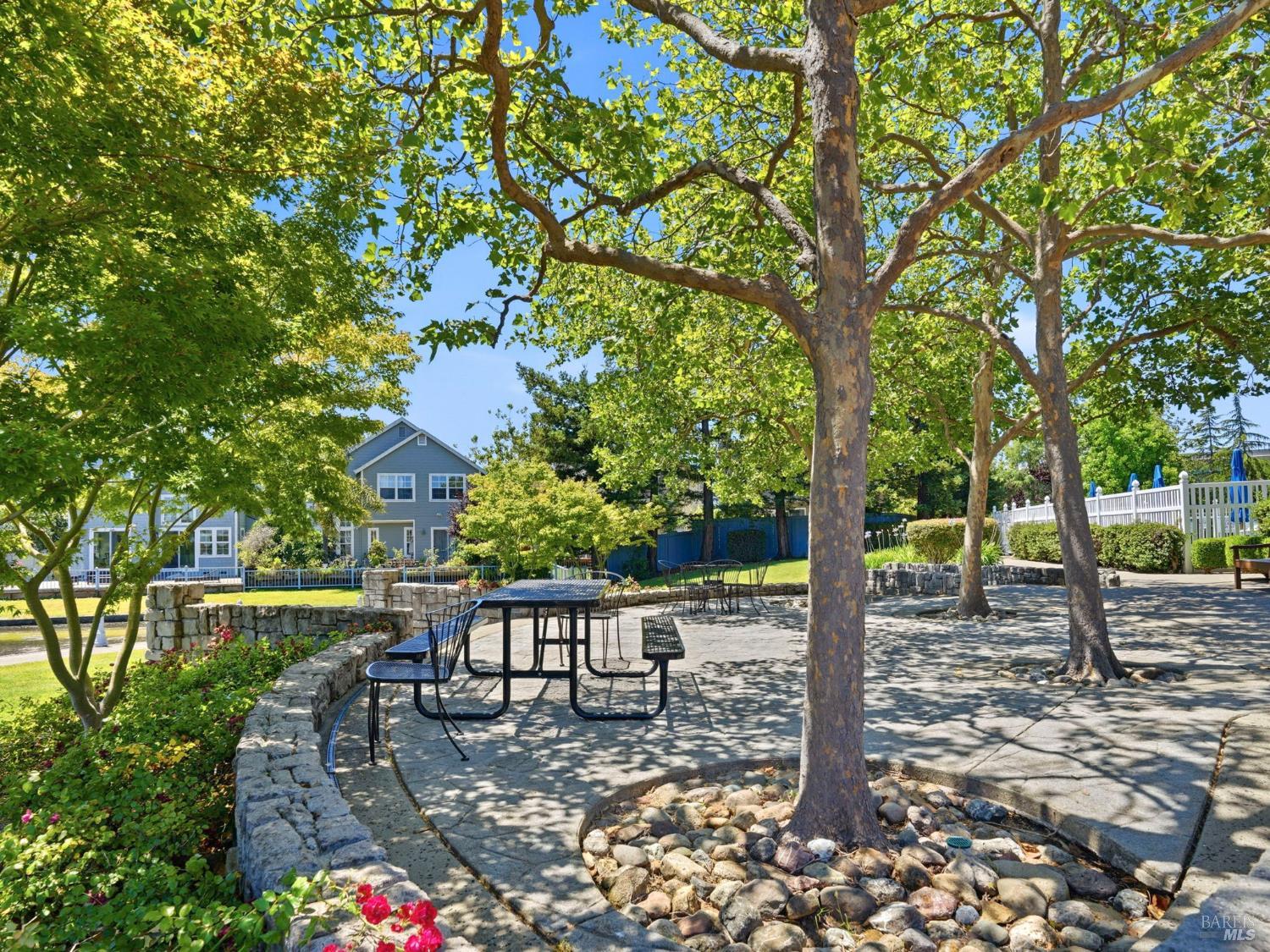 3 Lagoon Court