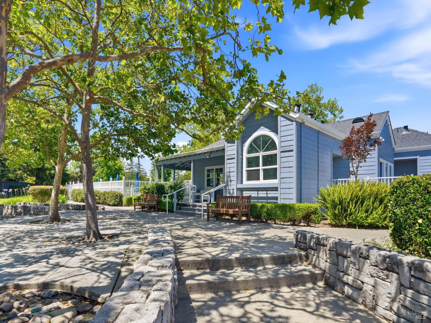 3 Lagoon Court