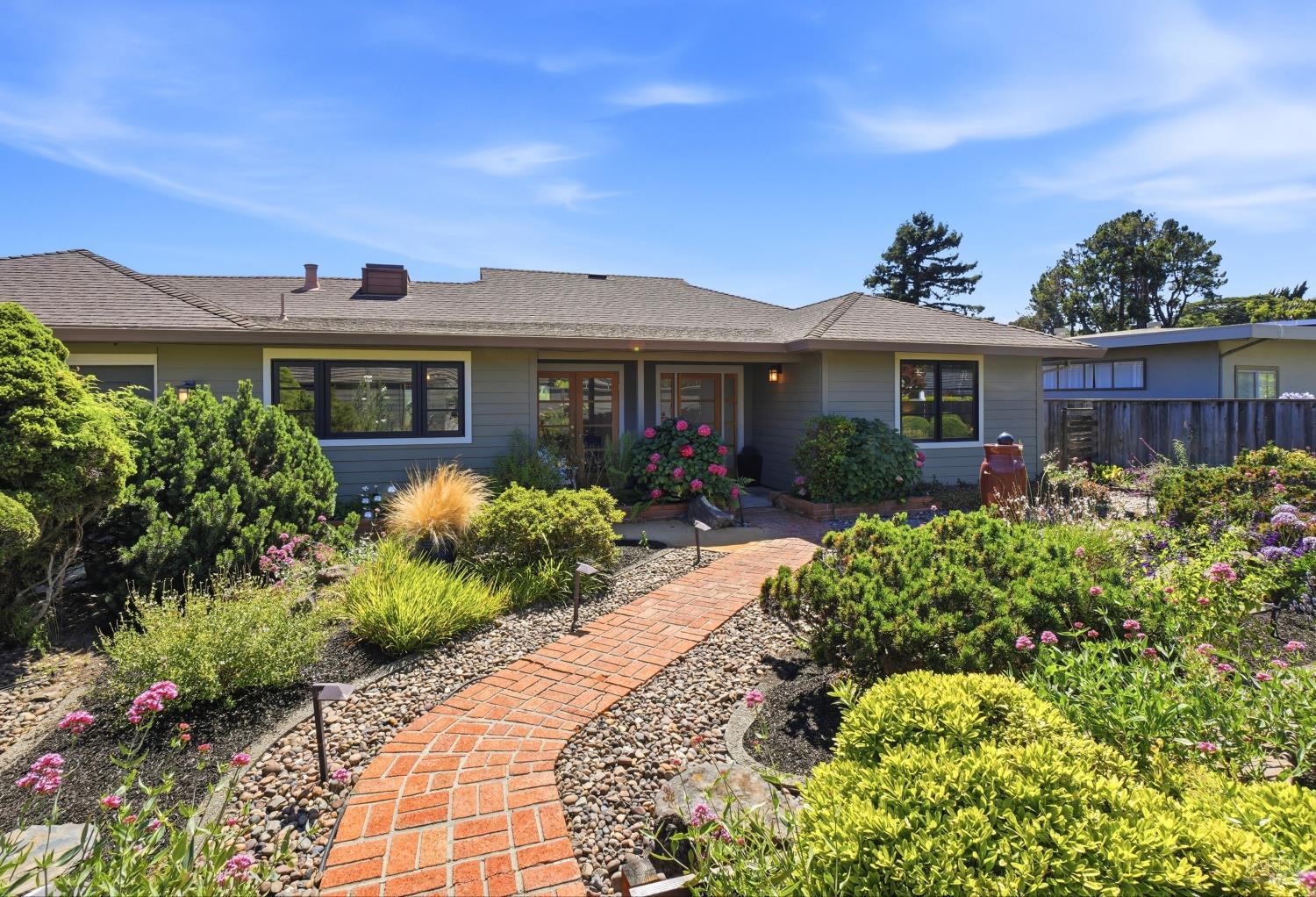 686 Hawthorne Drive