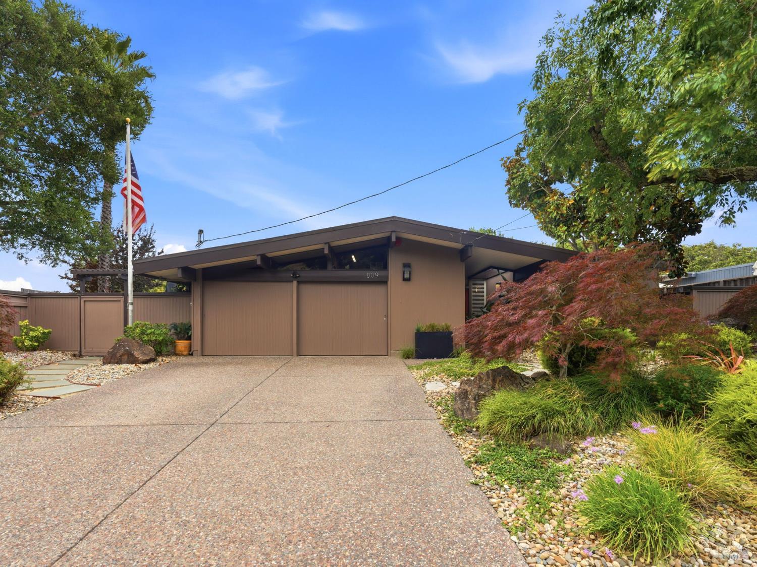 809 Flaxberry Lane