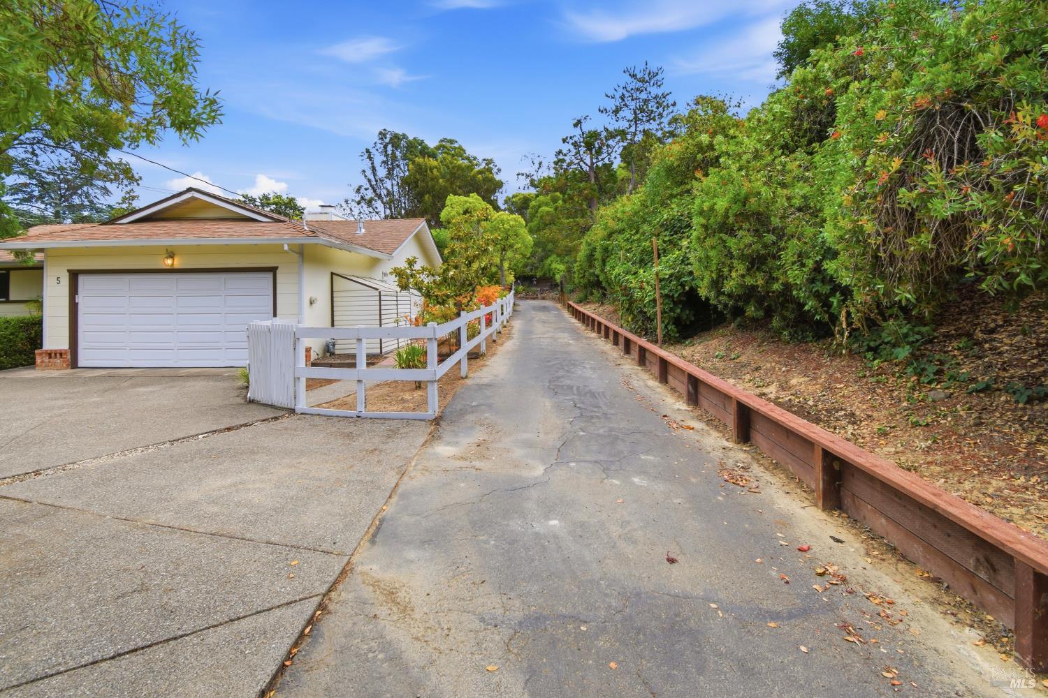 5 Sunny Oaks Drive
