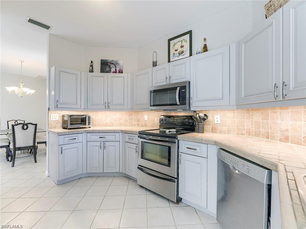 8529 Fairway Bend DR