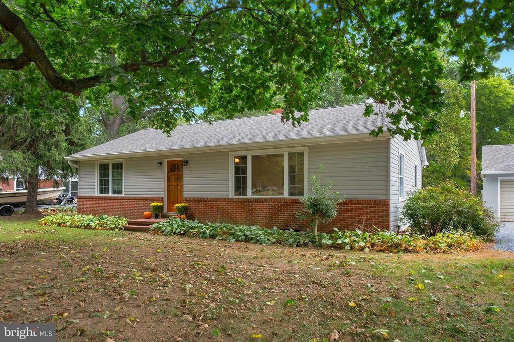 8489 BROAD NECK ROAD