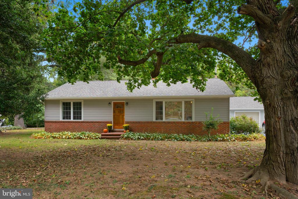 8489 BROAD NECK ROAD