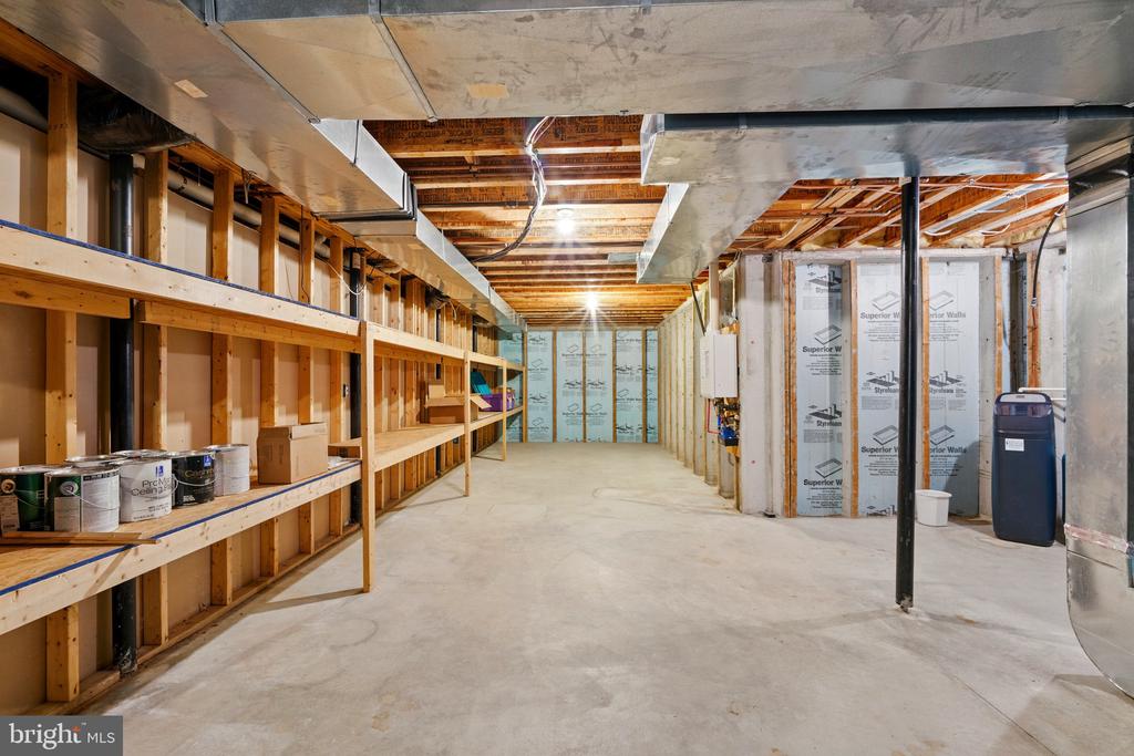 201 PONDVIEW COURT