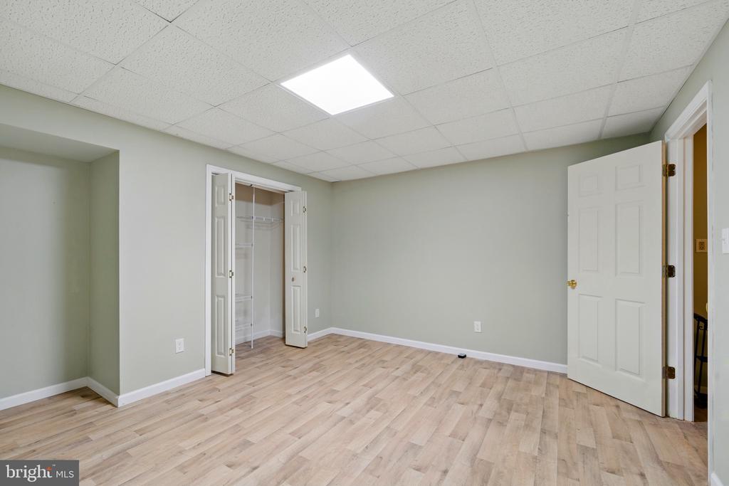 201 PONDVIEW COURT