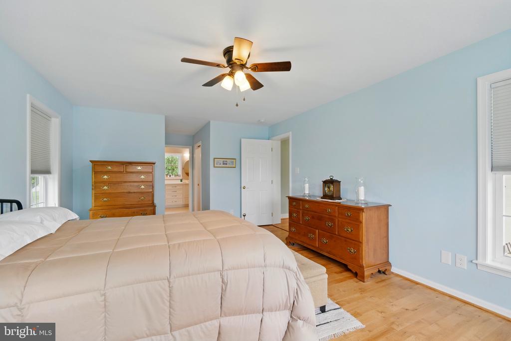 201 PONDVIEW COURT