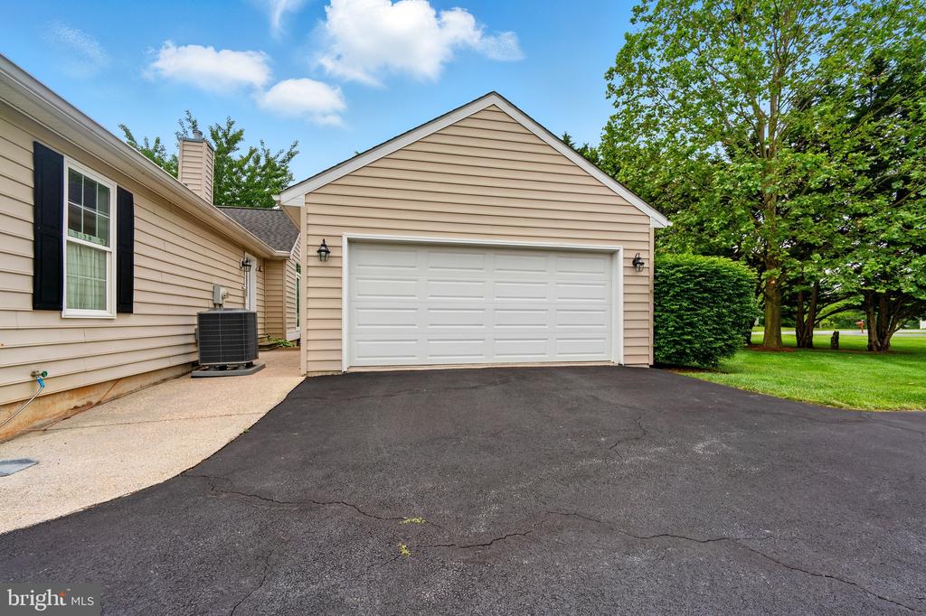 201 PONDVIEW COURT