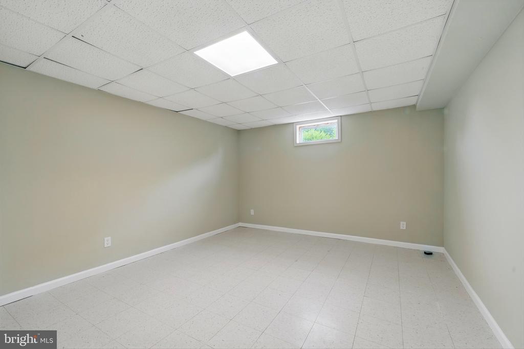 201 PONDVIEW COURT