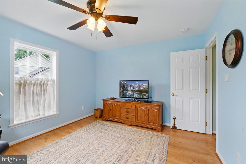 201 PONDVIEW COURT
