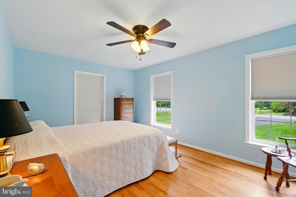 201 PONDVIEW COURT