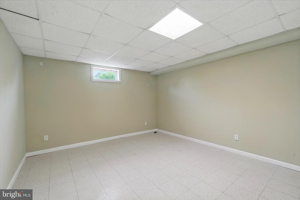 201 PONDVIEW COURT