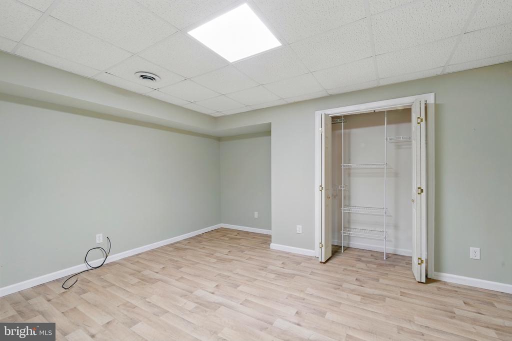 201 PONDVIEW COURT