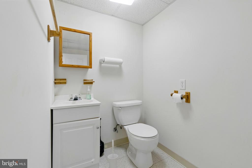 201 PONDVIEW COURT