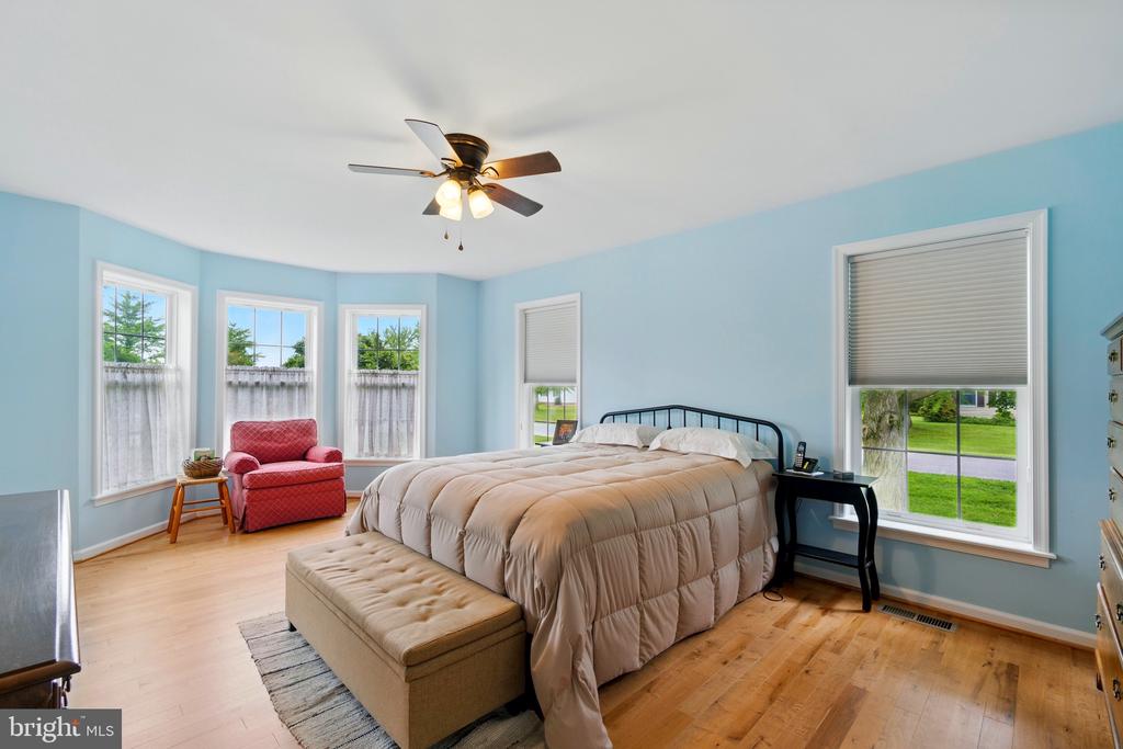 201 PONDVIEW COURT