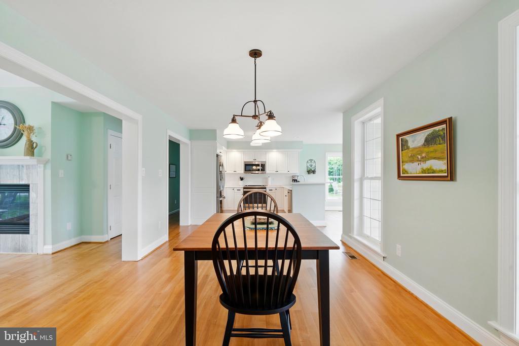 201 PONDVIEW COURT