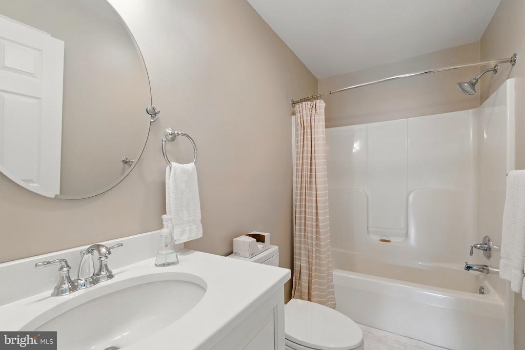 201 PONDVIEW COURT