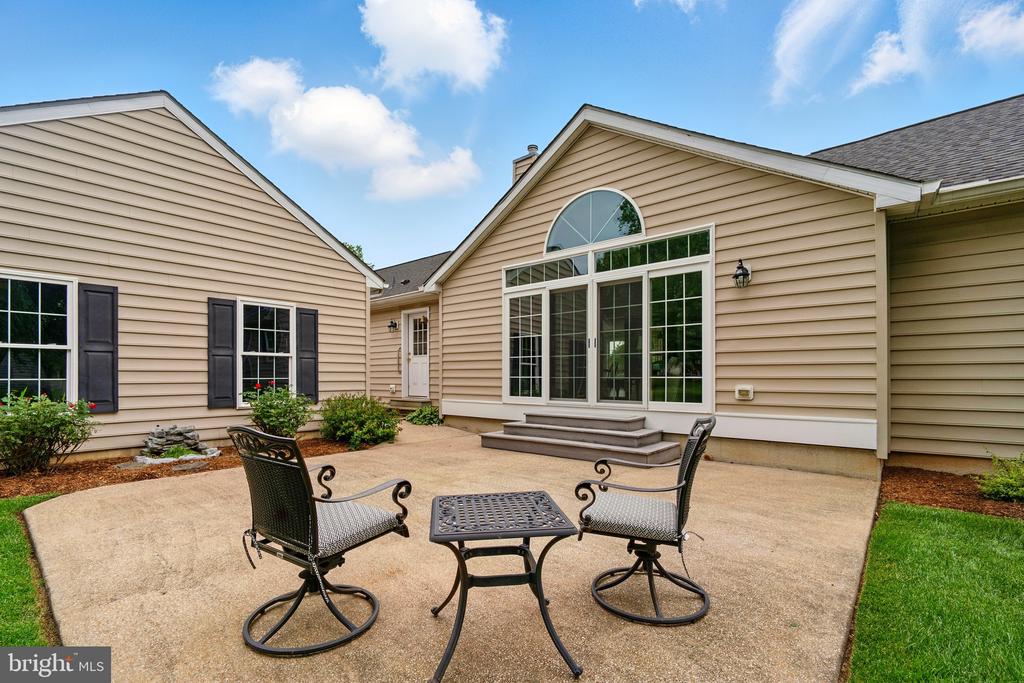 201 PONDVIEW COURT