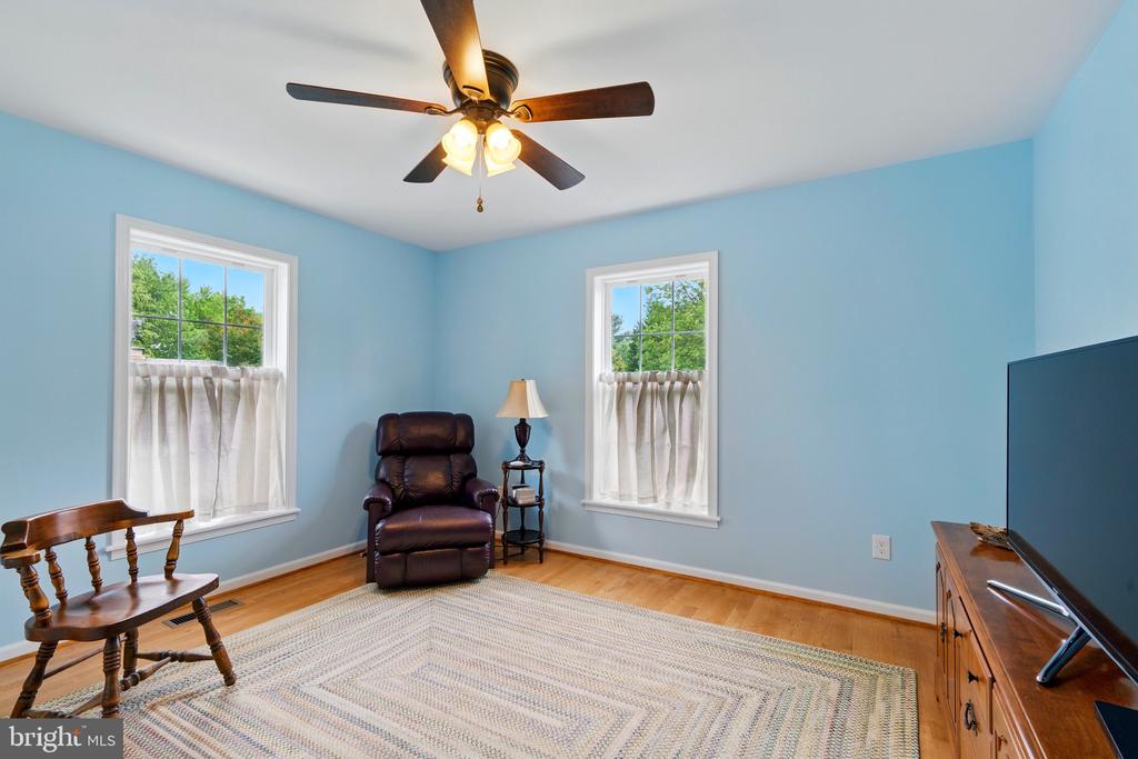 201 PONDVIEW COURT