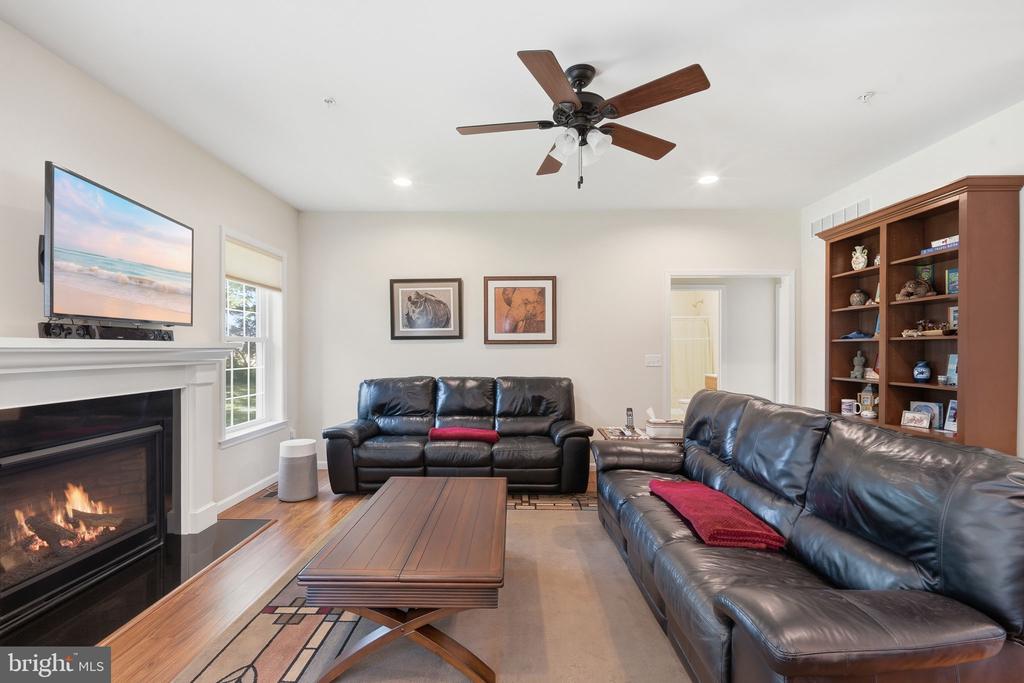 1014 TWIN COURT