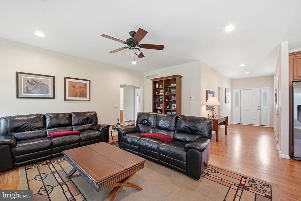 1014 TWIN COURT