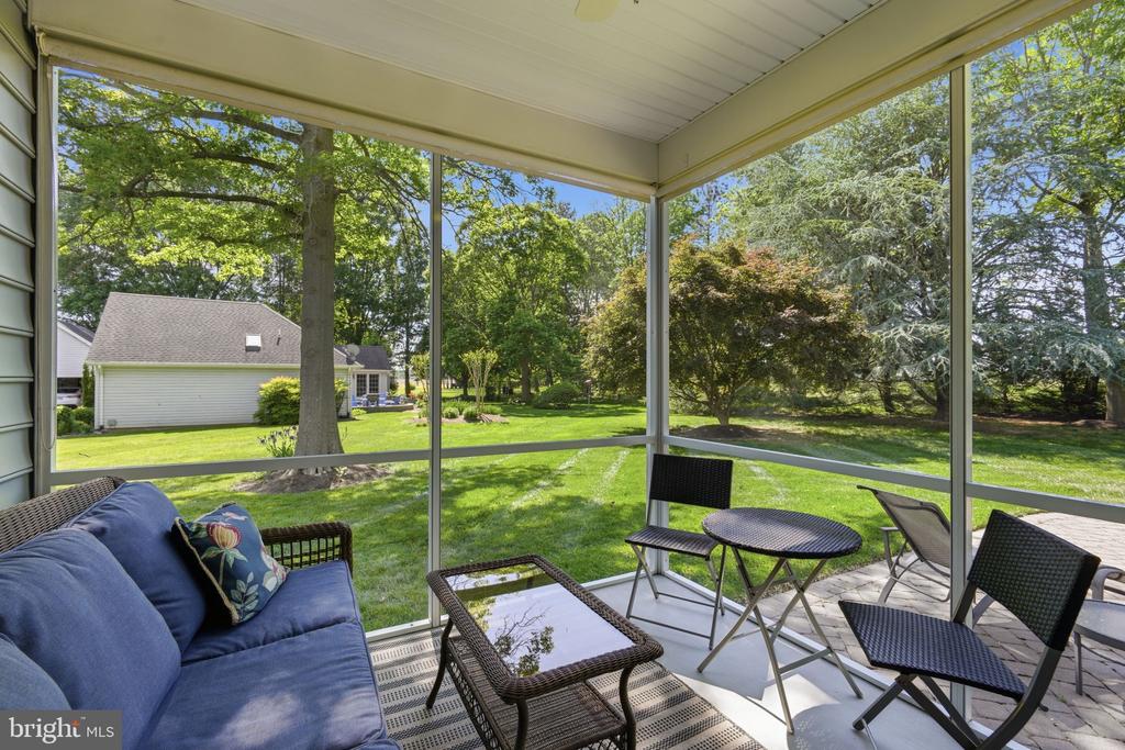 1014 TWIN COURT