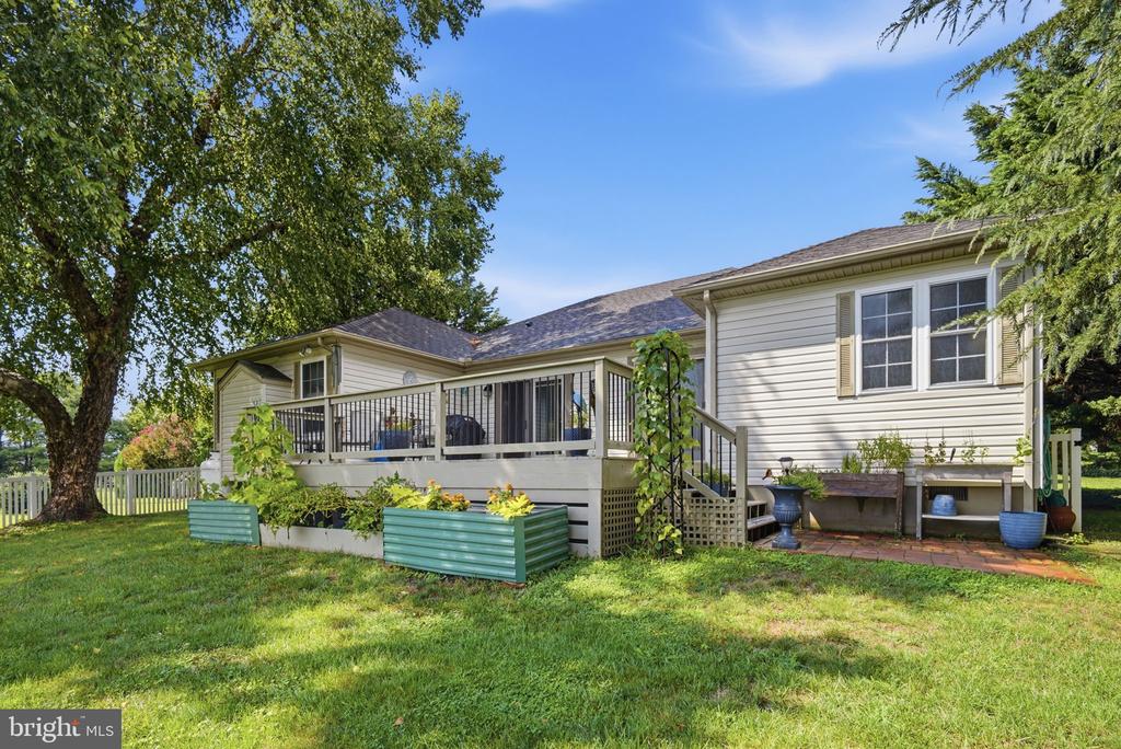 1003 TWIN COURT