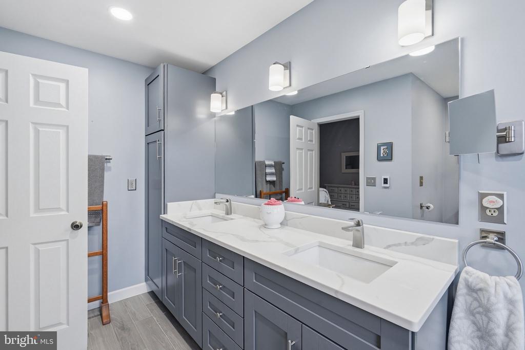 1003 TWIN COURT