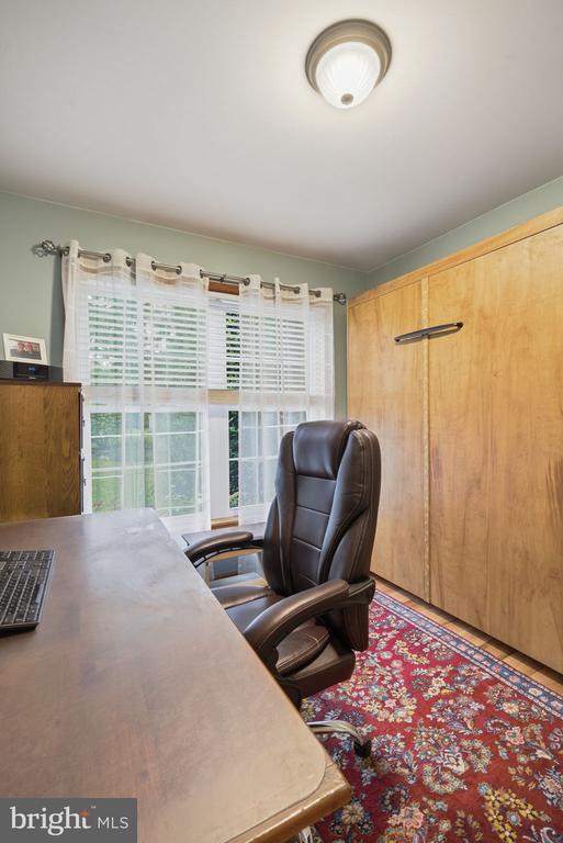 1003 TWIN COURT