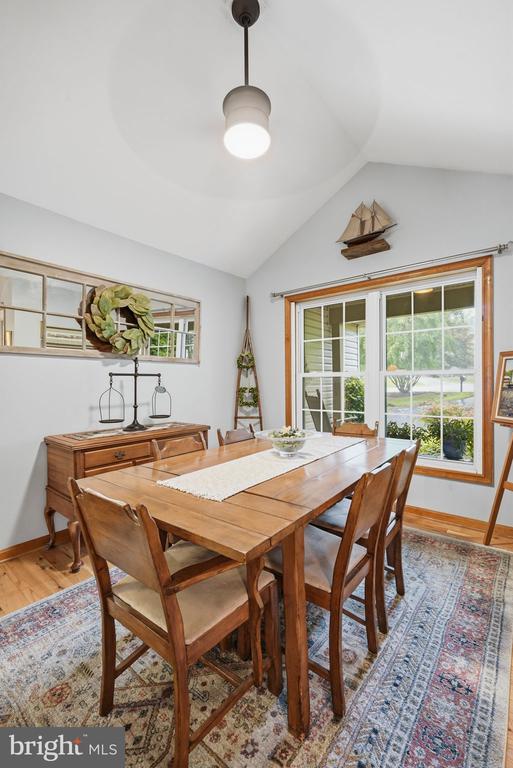 1003 TWIN COURT