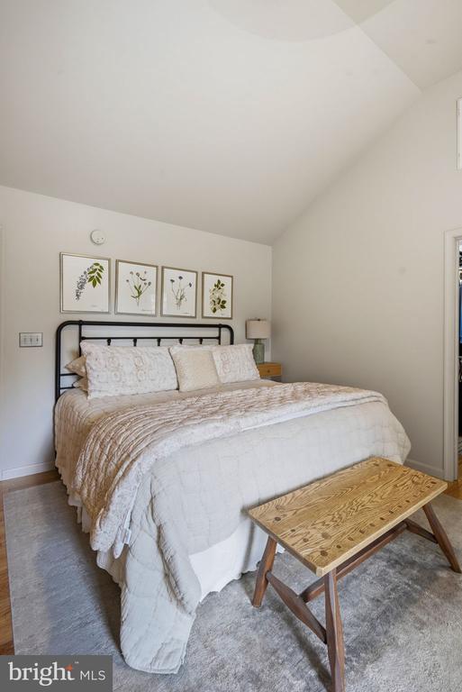 1003 TWIN COURT