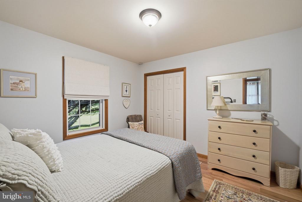 1003 TWIN COURT