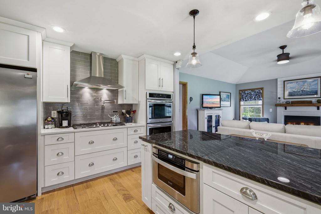 1003 TWIN COURT