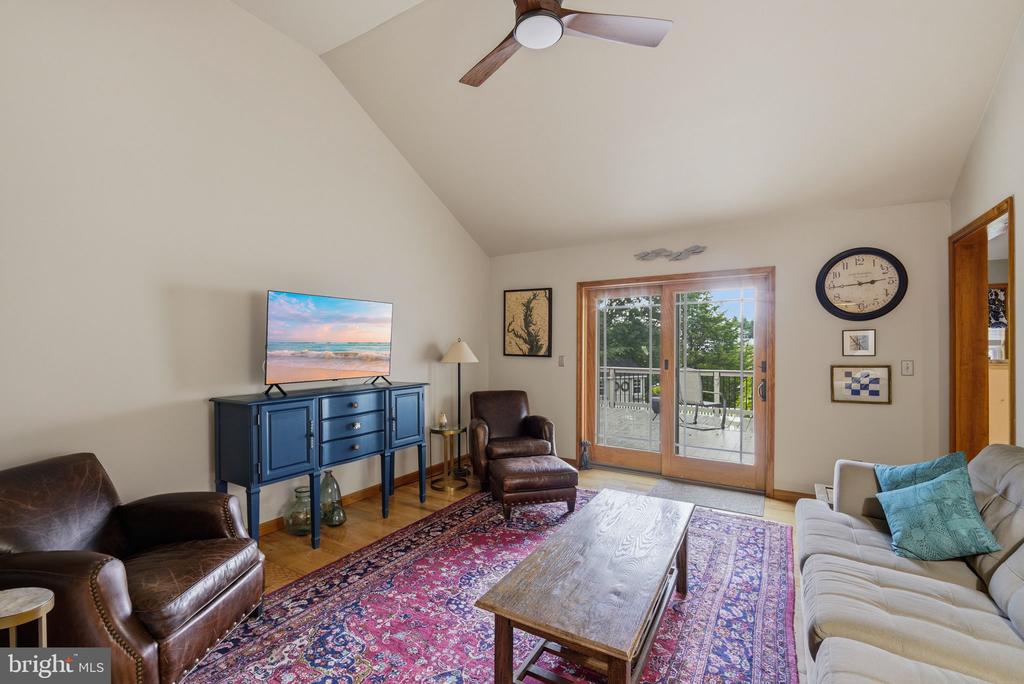 1003 TWIN COURT