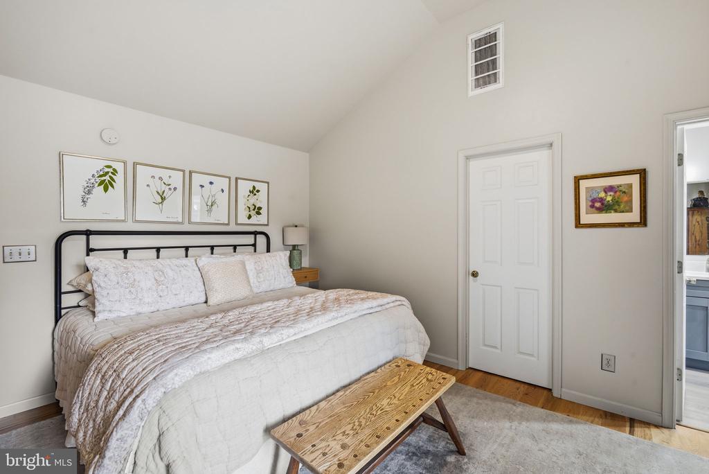 1003 TWIN COURT