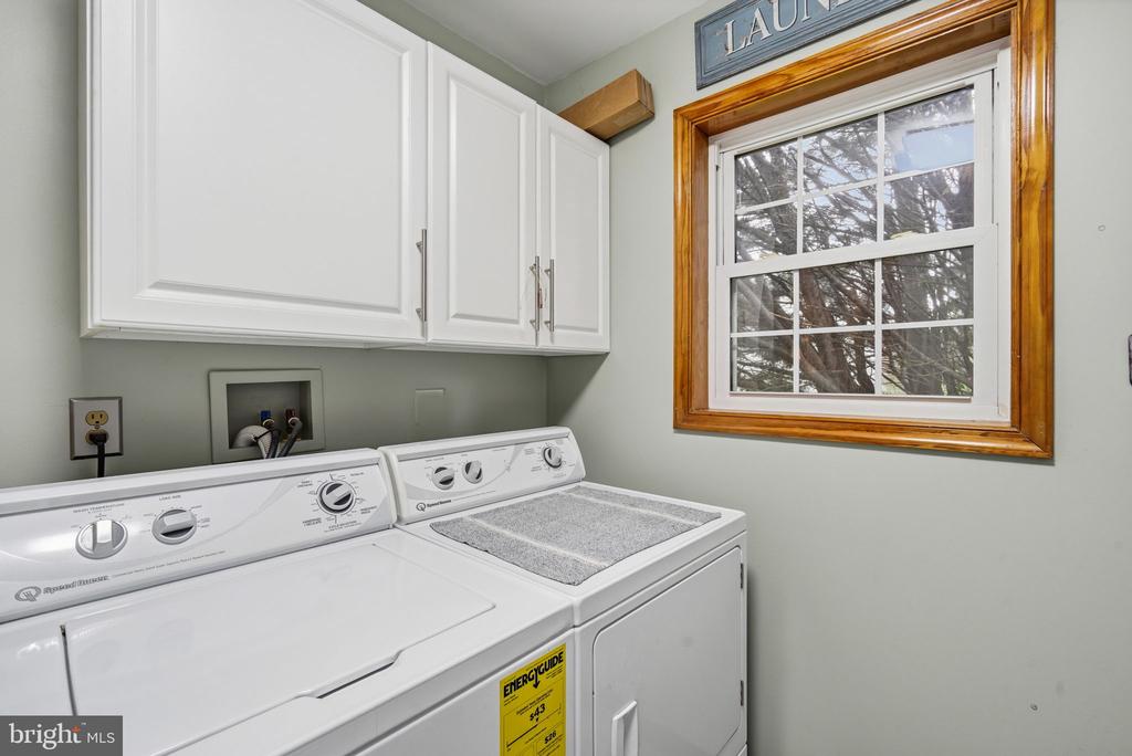 1003 TWIN COURT