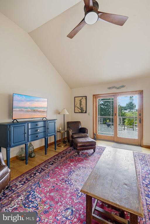 1003 TWIN COURT