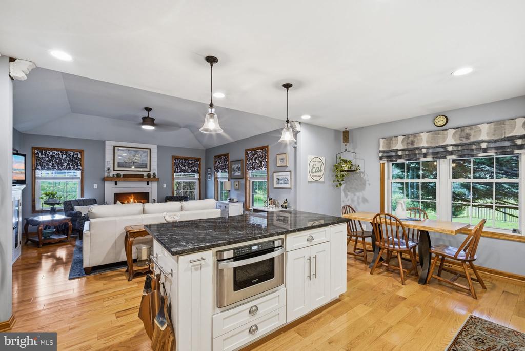 1003 TWIN COURT