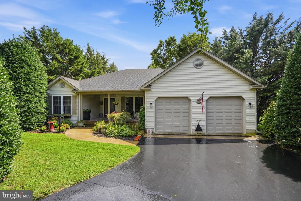 1003 TWIN COURT