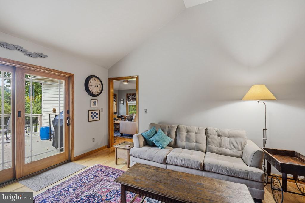 1003 TWIN COURT