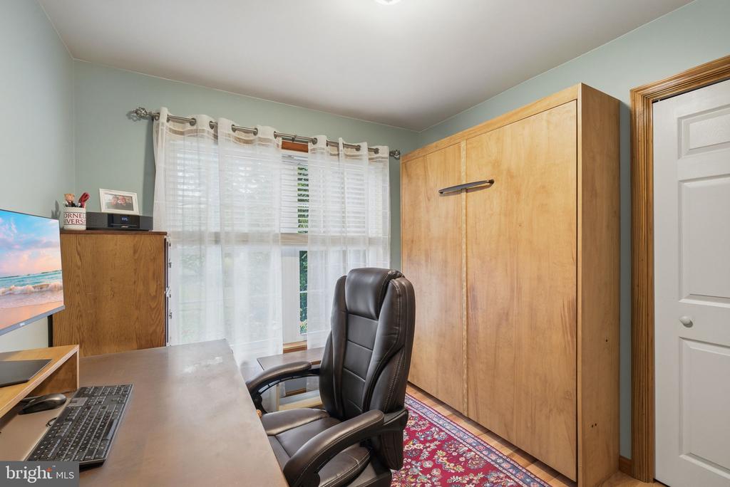 1003 TWIN COURT